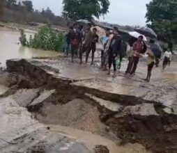 Pali Block: Horrible scene of Korba district… 1 part of the road washed away due to 2 days of rain…VIDEO