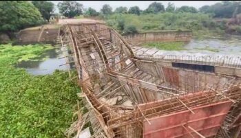 Bridge Collapse: The bridge under construction at Sagni Ghat collapsed after being filled with water… people were left watching