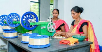 Special Article: Women are getting employment in Ripa… women from silk thread towards prosperity