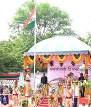 CM Bhupesh: Freedom fight brought out the elixir of justice and democracy... 76th anniversary of independence, Chief Minister hoisted the flag at the Police Parade Ground in the capital Raipur, gave many important gifts to the people of the state