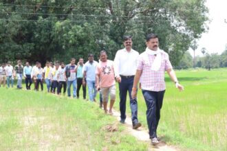Administration in Bijapur: When the Collector-MLA walked from the edge of the field to the end… know what happened then…?