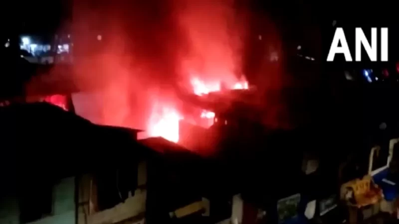 FIRE BREAKING: Massive fire broke out in Kurla, Mumbai... watch gruesome VIDEO.