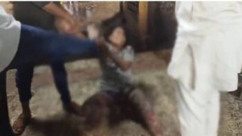 Painful: A painful incident came to light...! This is the condition of dear sister...she kept saying bhaiya-bhaiya and the accused kept beating her with sticks...VIDEO