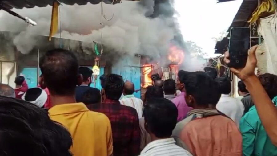 Fire in Junnardev Market: A massive fire broke out in the market...many shops were burnt to ashes...there was chaos...see back to back VIDEO