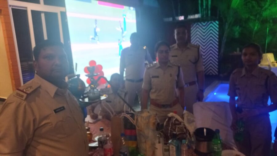Excise Department Raid: 40 couples were celebrating in a private bungalow... suddenly police raid... huge quantity of liquor seized... sensational VIDEO