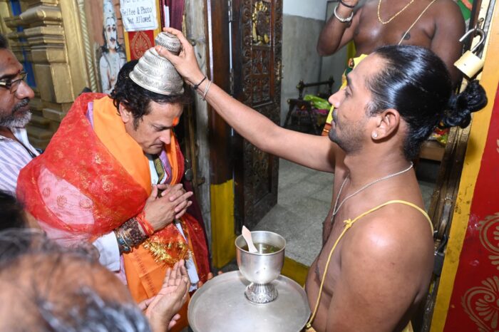 Vikas Upadhyay: Vikas Upadhyay did Mata Shringar… went to the pandal and took blessings