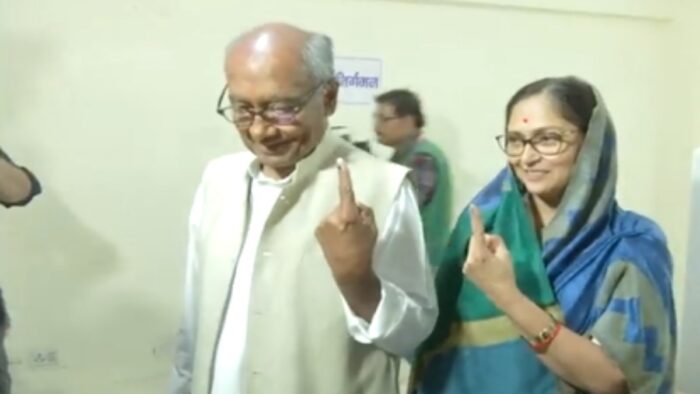 MP Election Voting 2023: Digvijay Singh cast his vote with his wife Amrita, said- Congress will get more than 130 seats in Madhya Pradesh.