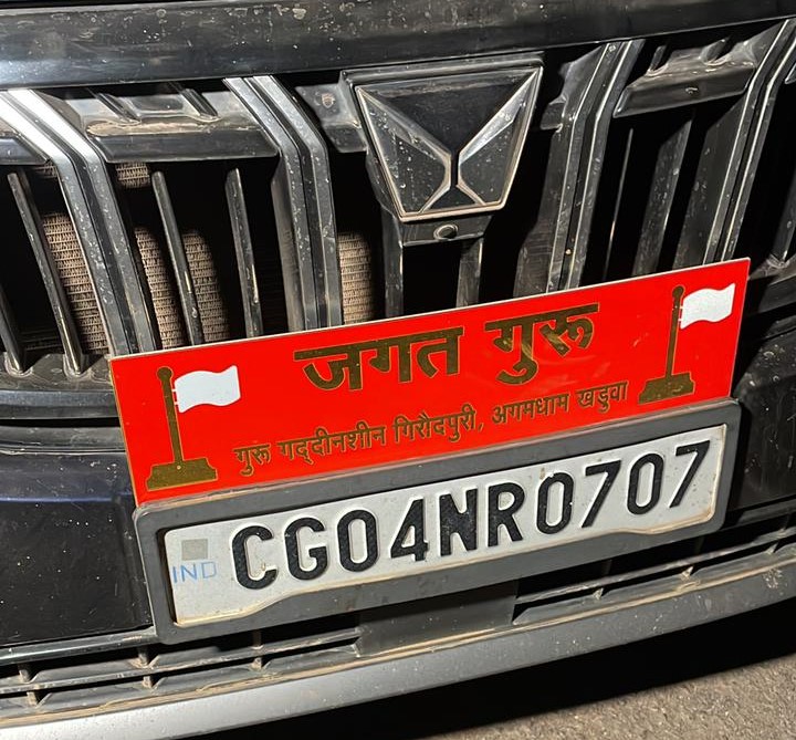 Bemetara Breaking: Big news from Nawagarh...! Late night attack on minister Rudra Kumar's convoy...vehicles badly damaged...leader narrowly escaped...see back to back VIDEO