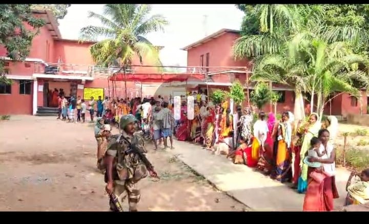 CG Assembly Elections: Voting begins for the first phase...Enthusiasm among voters in Naxal affected areas...See VIDEO