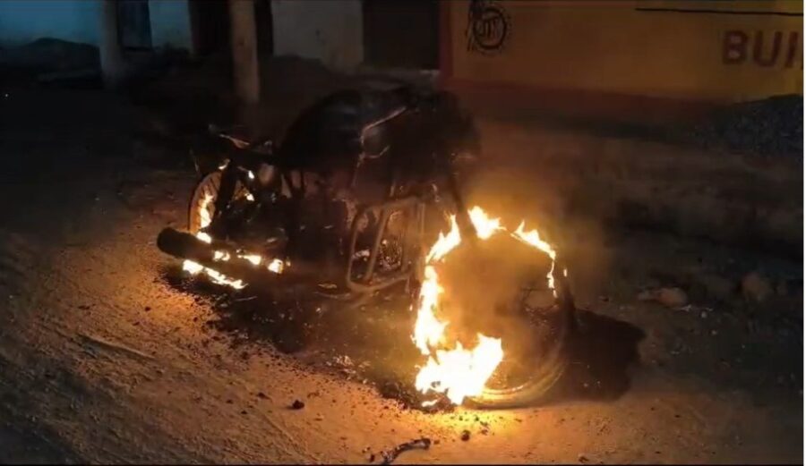 Election Violent Breaking: Big news from Amarpatan area...! Congress leader attacked with petrol bomb VIDEO