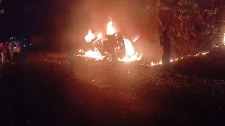 Bus-Dumper Collision: Horrible accident...! Bus collides with dumper, catches fire...13 burnt alive...watch sad VIDEO