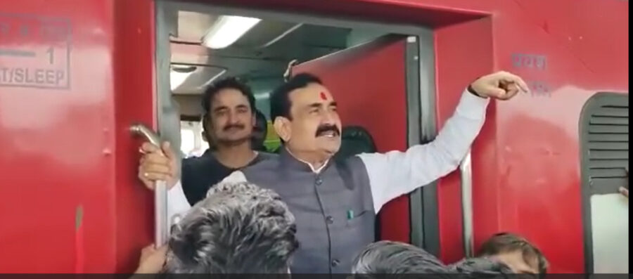 Narottam Mishra: After the defeat, Narottam Mishra's poetic style… Coming at the door of the train, he said – My defeat is more discussed than your victory… Listen to VIDEO