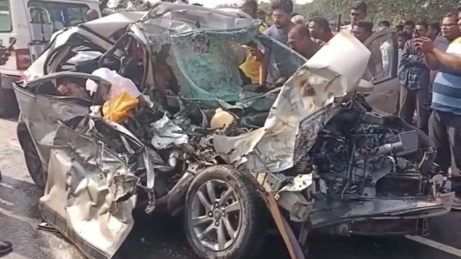 Again BIG Road Accident: Big news from Janjgir-Champa...! A horrific road accident on Sunday morning...5 including bride and groom died