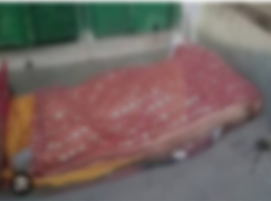 Mother Dead Body: Son sat near mother's dead body for 3 days... Worried about the foul smell, neighbors took this step