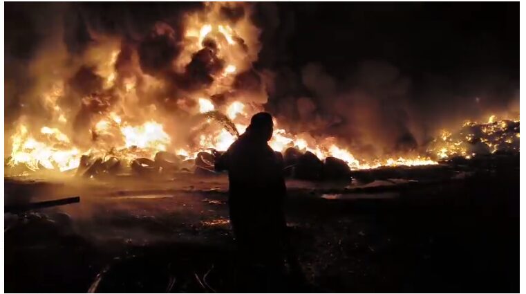 Big Fire Breaking: Huge fire broke out in a tire warehouse…! You will be shocked to see the video