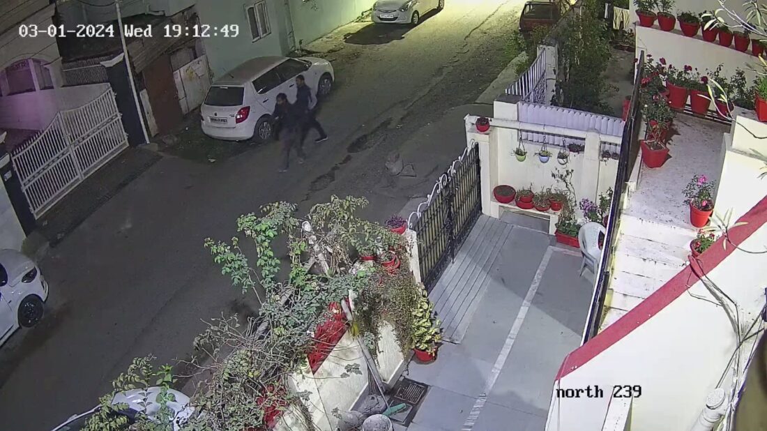Big Robbery: Big news...! Sensational incident in posh colony...attempt to rob 90 lakh cash and gold worth 10 lakh...watch VIDEO