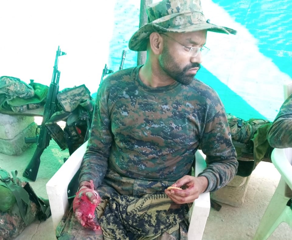 Naxalite Attacks Breaking: News of big Naxalite attack...3 CRPF soldiers martyred...14 soldiers injured