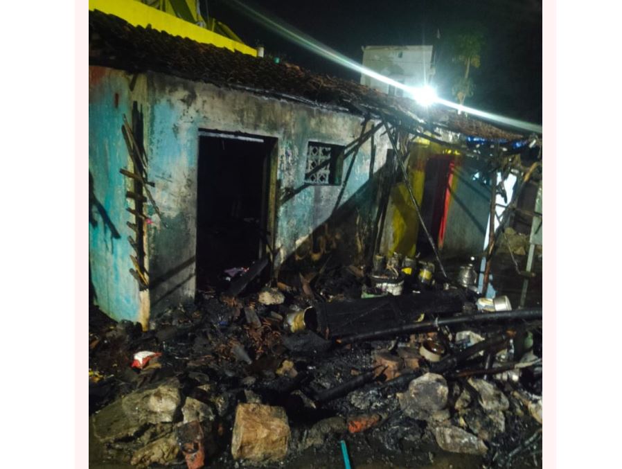 House on Fire: Sad news from Balodabazar...! Young man burnt to death due to massive fire...woman and child serious...see VIDEO
