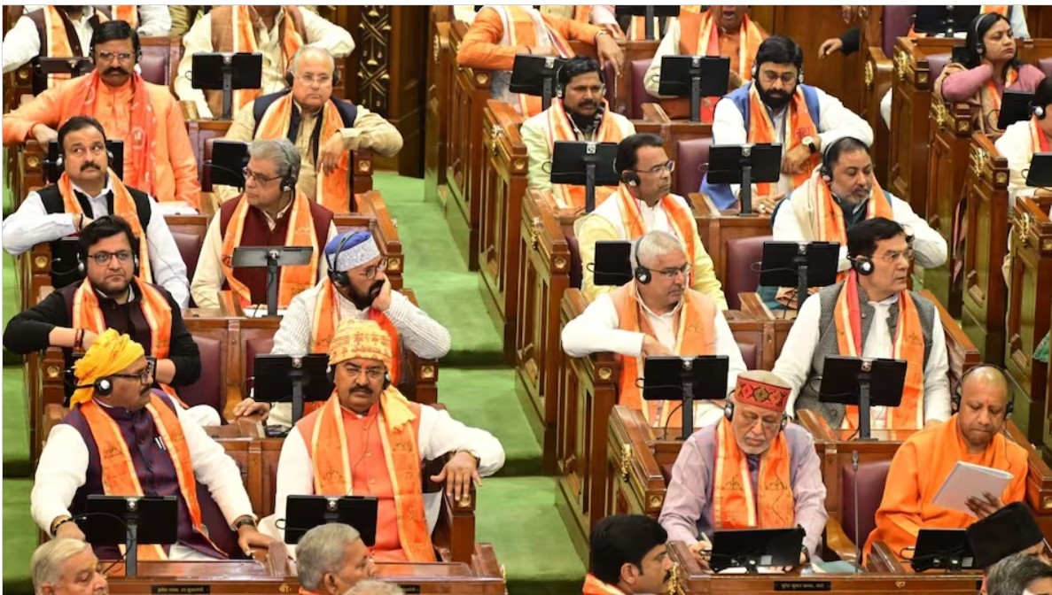 UP Assembly: Ramnami Patka along with slogans of Jai Shri Ram...! Different style of MLAs seen for the first time in the Assembly...watch VIDEO