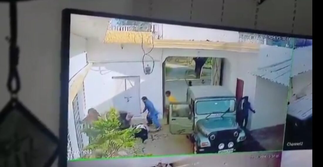 Triple Murder: Triple Murder Breaking...! The area was shaken by the sound of bullets...Parents and son died on the spot...This CCTV footage surfaced