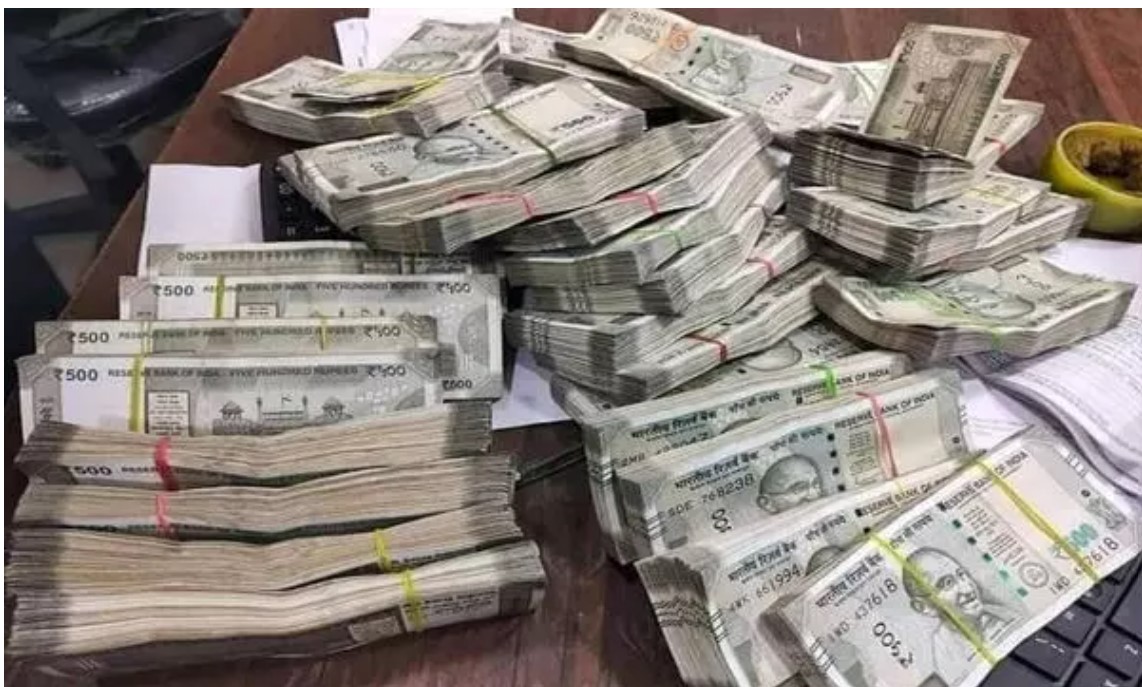 Flying Squad Team: Police recovered Rs 50 lakh cash from the car in Raigarh... Information given to IT department