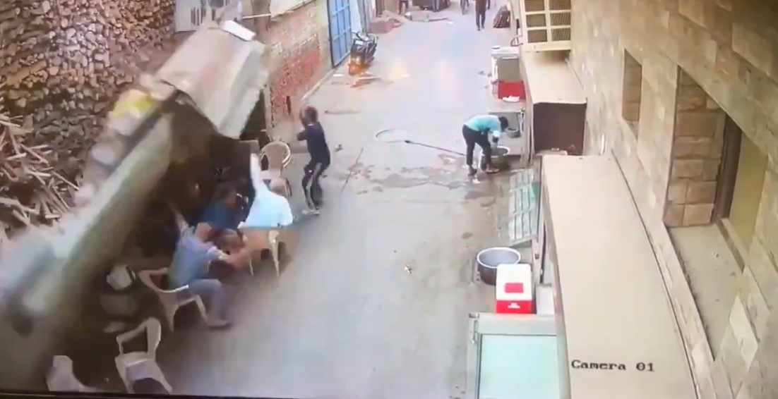 Death Video: Watch live video of death…! Wall collapses, 4 people including a girl die after being crushed