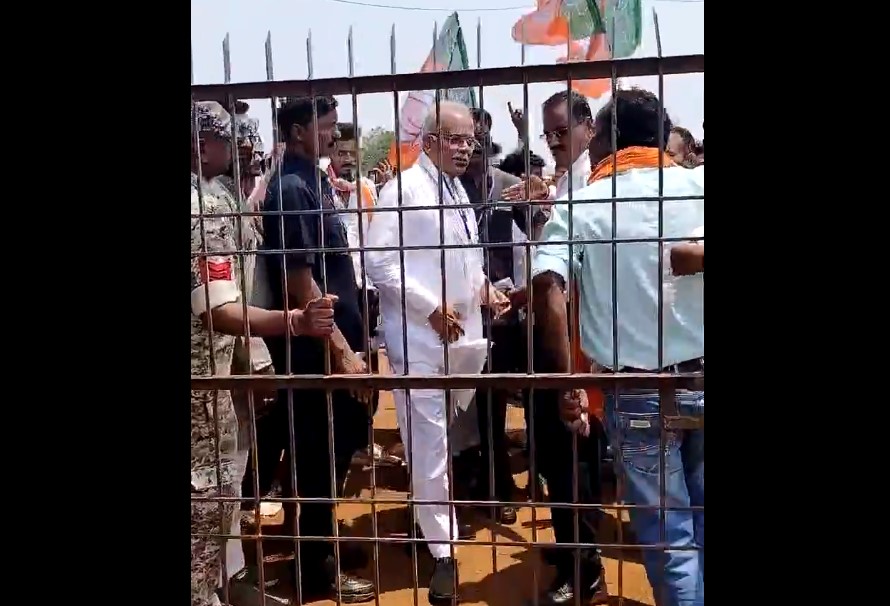 CG Lok Sabha Election: News of controversy from the hottest seat Rajnandgaon...! Clash broke out in the presence of Ex CM Baghel...watch VIDEO