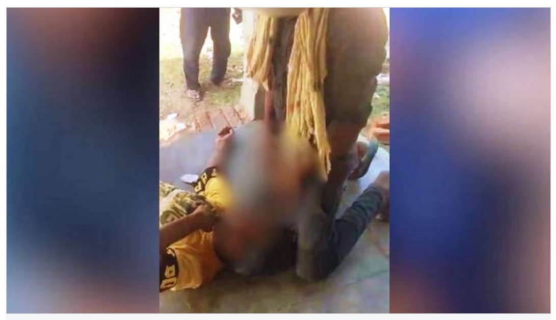 Piss on Face: Shameful...! Urinated on the face of a sleeping Dalit youth... VIDEO viral on social media