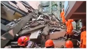 Building Collapsed Breaking : बड़ी खबर…! भारी बारिश के बाद तीन मंजिला इमारत ढहा…कई लोगों के दबे होने की आशंका