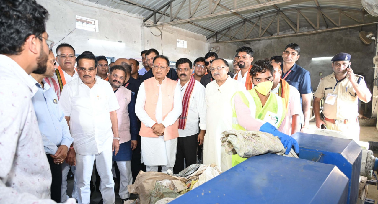 CG NEWS: Chief Minister Vishnu Dev Sai and Union Water Power Minister C.R. Patil inspected the plastic waste management unit