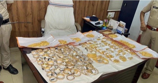 Breaking News: Gold worth Rs 10 crore seized in the capital, interrogation continues