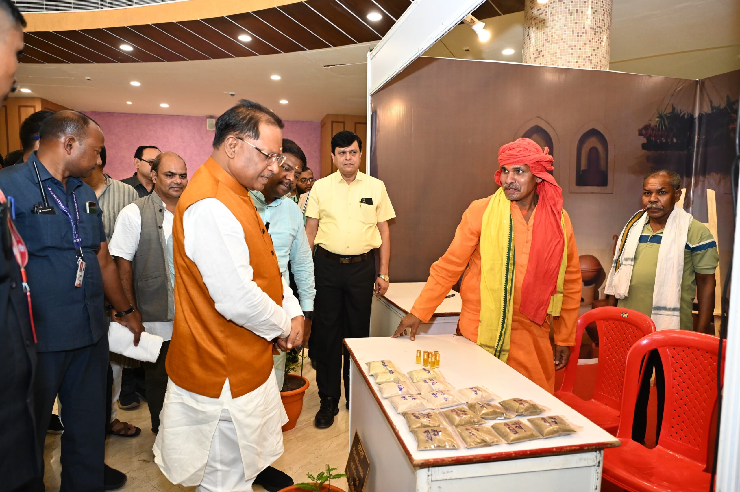 First CG Green Summit: Chief Minister Vishnu Dev Sai inaugurated the first Chhattisgarh Green Summit, observed traditional herbal products and folk art