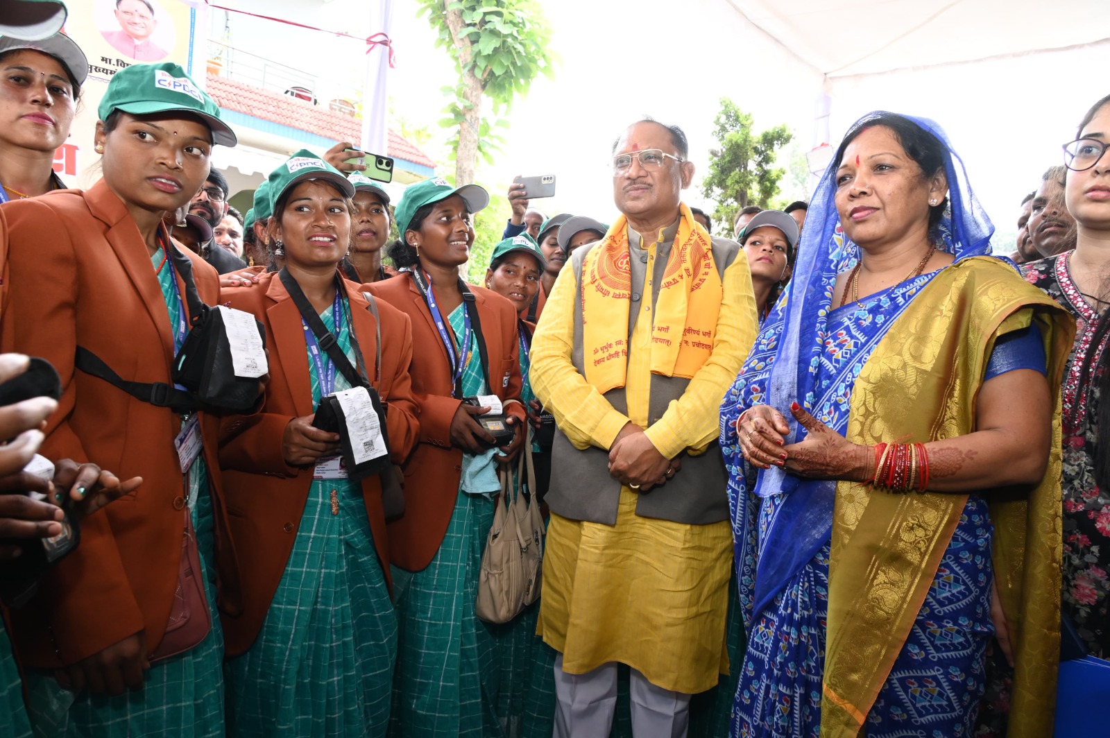 CM Camp Office Bagia: Chief Minister Vishnu Dev Sai distributed electricity kits to Bijli Sakhis, a meaningful initiative is being taken to connect women of self-help groups with employment