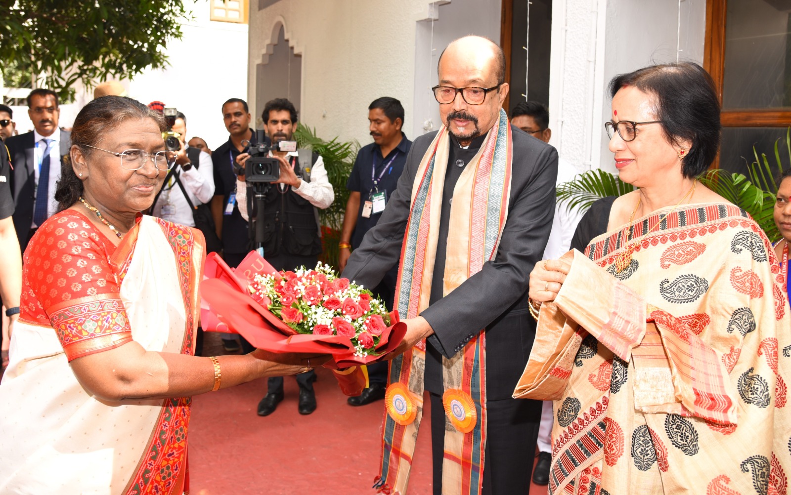 President Draupadi Murmu received a warm welcome at Raj Bhavan