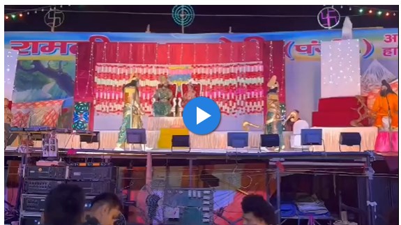 Staging of Ramlila: 'Lord Ram' had a heart attack during the staging of Ramlila...! Live video of his death on the spot