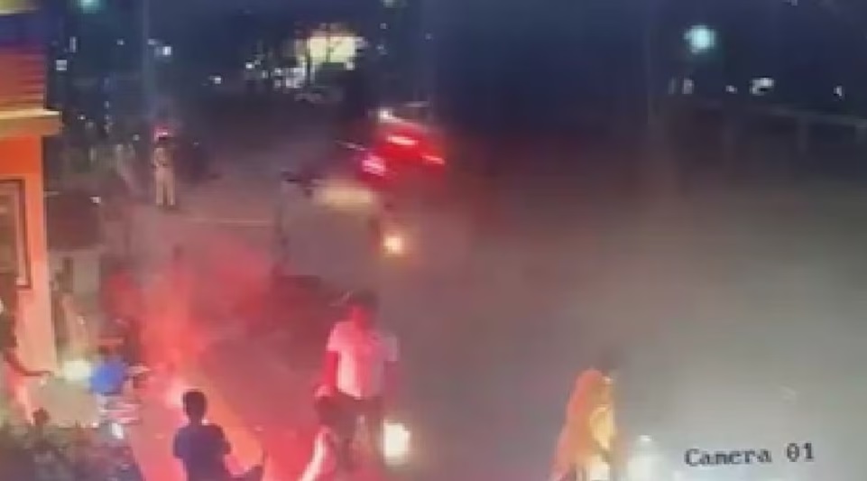 Diwali Occasion: A young man bursting crackers on the road on Diwali was crushed to death by a speeding car... Watch the horrifying video here