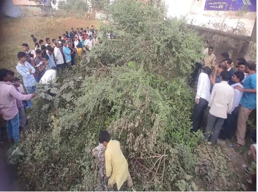 Newborn Baby Dead Body: Dead body of a newborn baby found in the bushes on the roadside, police checking CCTV