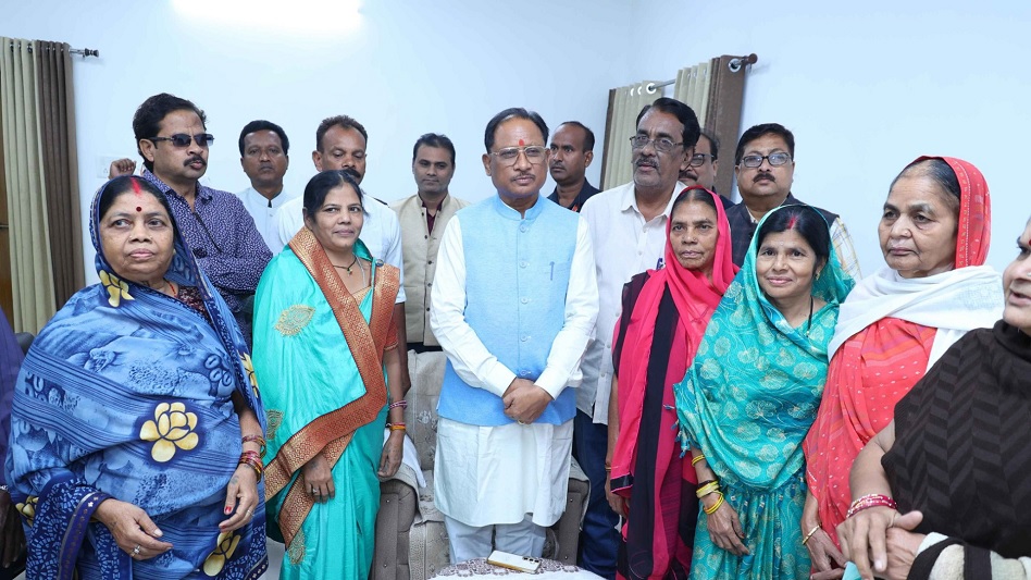 Shri Ram Lala Darshan: Devotees who returned after seeing Ramlala met the Chief Minister and expressed their gratitude.