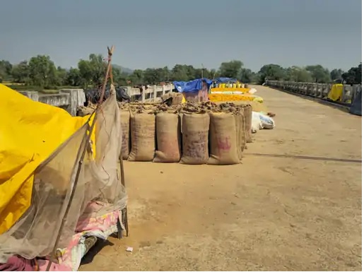 Bridge: Amazing…! Villagers converted a bridge worth Rs 2 crore into a barn.