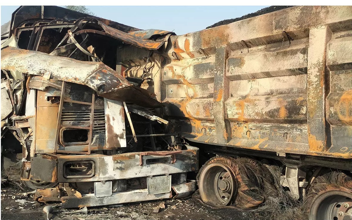 Terrible Accident: A tanker filled with petrol and diesel caught fire in Balodabazar...! The driver-helper and the young man who took the lift could not get out...only bones were found