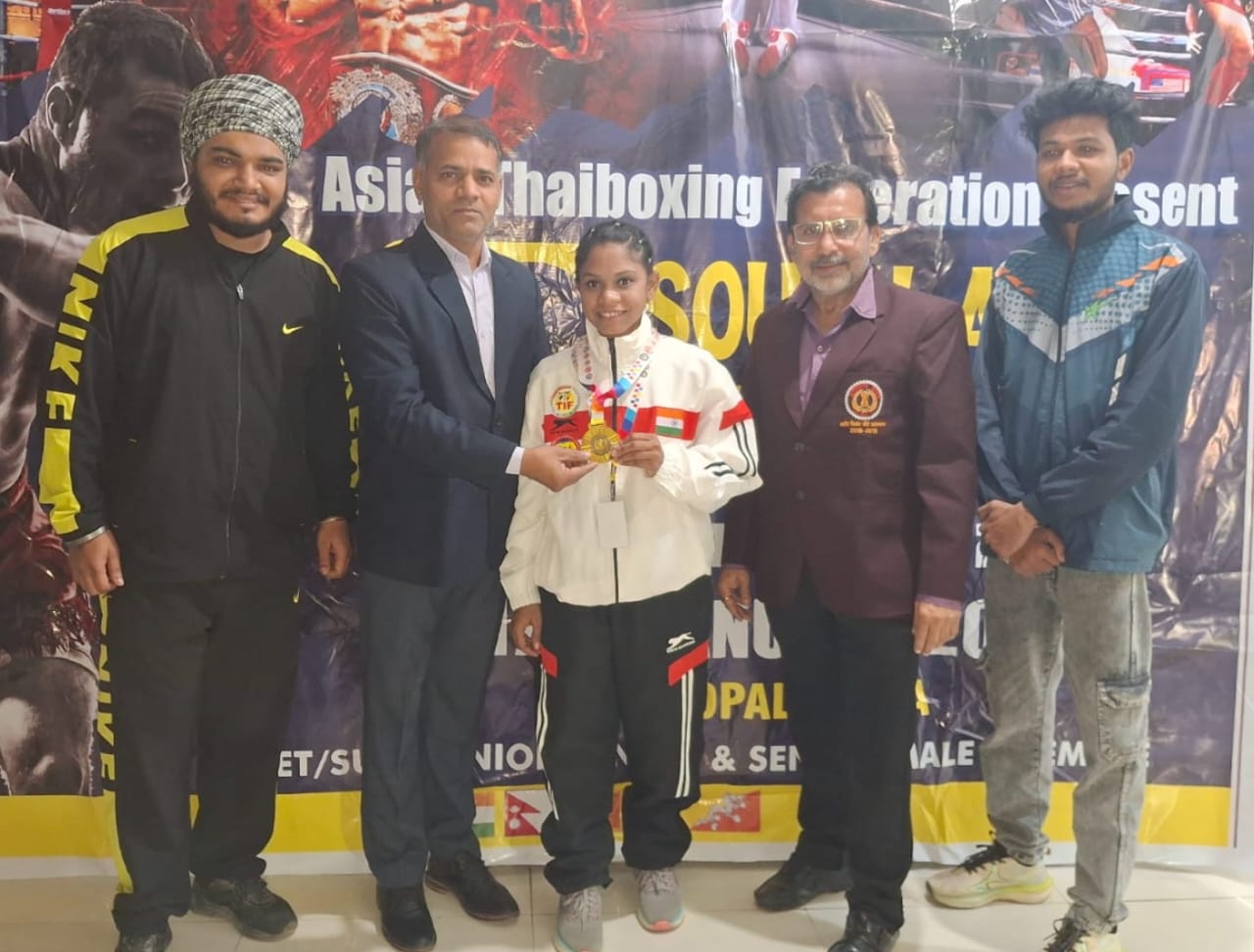 Thai Boxing Indian Federation: Thai Boxing Championship...! Tikeshwari of Dantewada won 2 gold medals