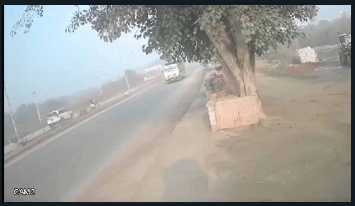 Road Accidents: A speeding car came and took away Manu Bhaker's grandmother and uncle... Watch the CCTV video of the painful road accident here