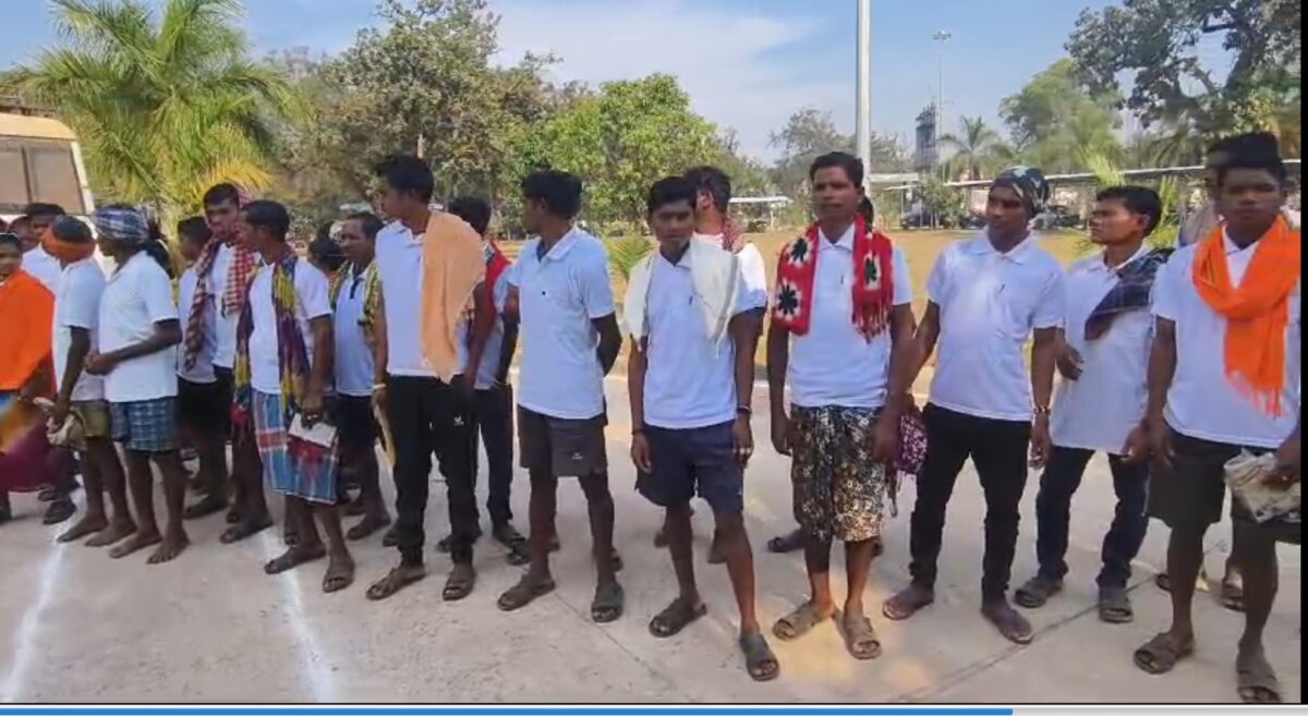 Setback to Naxalite Org: Not one or two but 27 Naxalites surrendered...! Big blow to Naxalite organization... Watch the video here