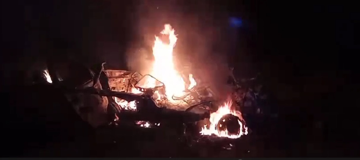 ECO Car Fire: Heavy collision between Eco and pickup...driver burnt alive and people kept watching...watch VIDEO here