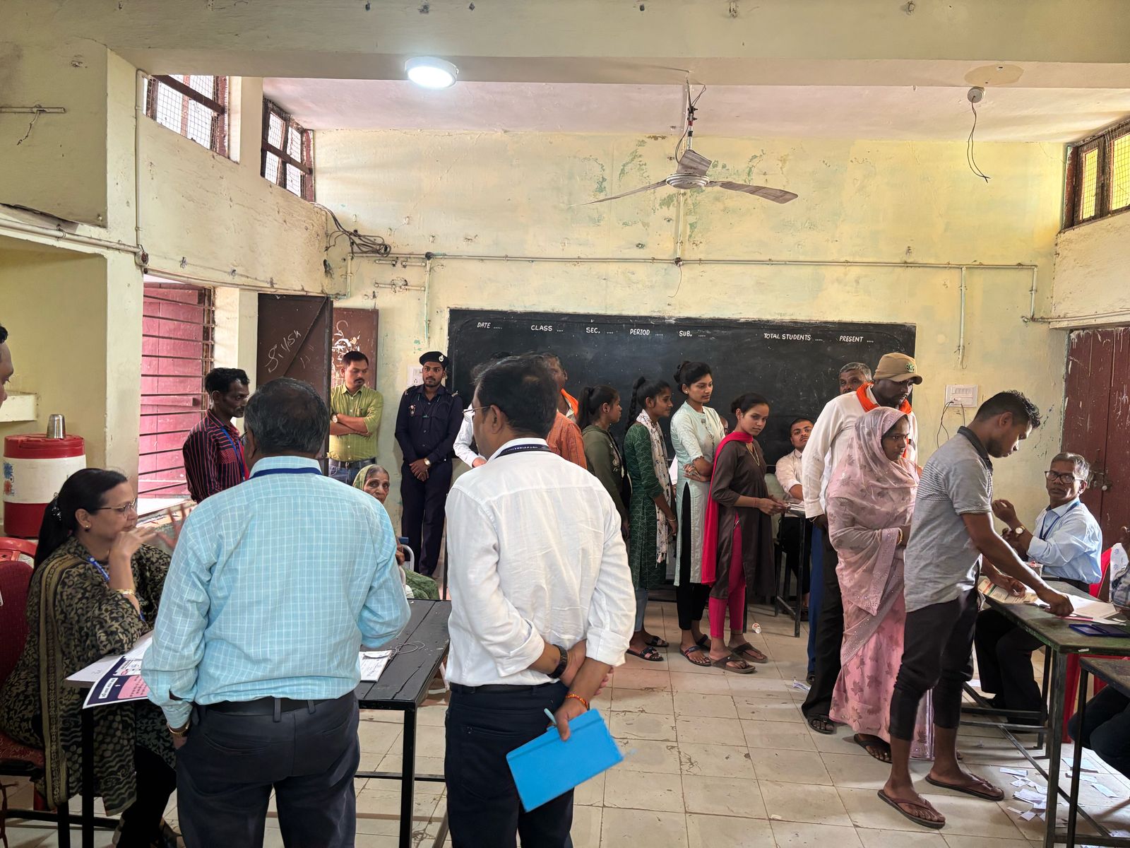 Voting in Raipur: 28.9% voting in Raipur Municipal Corporation till 2 pm... see here