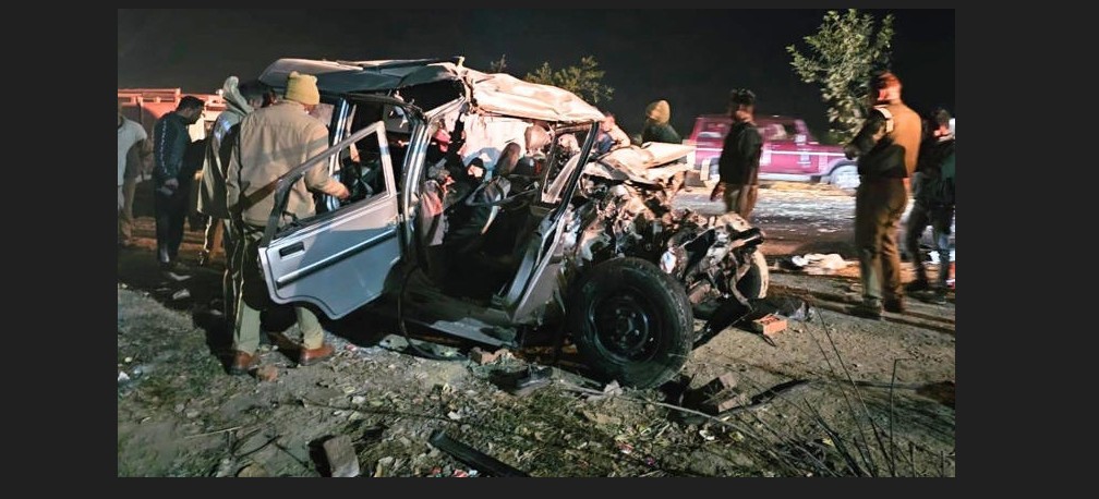 Accident in Prayagraj: Big accident in Prayagraj...! Bolero was running at a speed of 120 km... none of the 10 devotees would have stopped it...? The damaged car tells how the body was taken out... CM Sai expressed grief... watch the video here