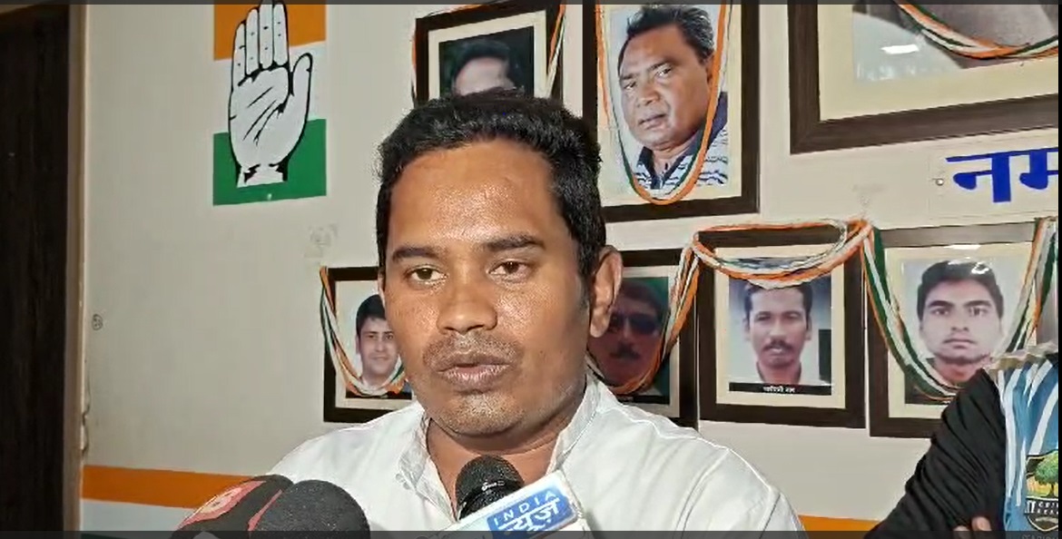 Ex MLA Kuldeep Juneja accused of working against the party... reached Rajiv Bhawan demanding his expulsion... watch video here