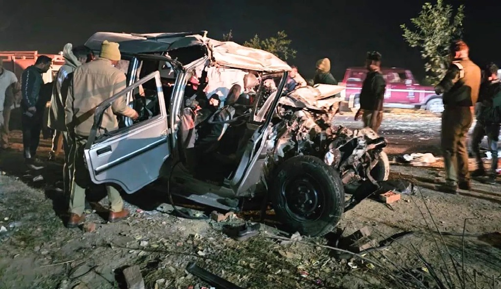 Horrific Accident: Horrific accident...! 10 killed in collision between Bolero and bus