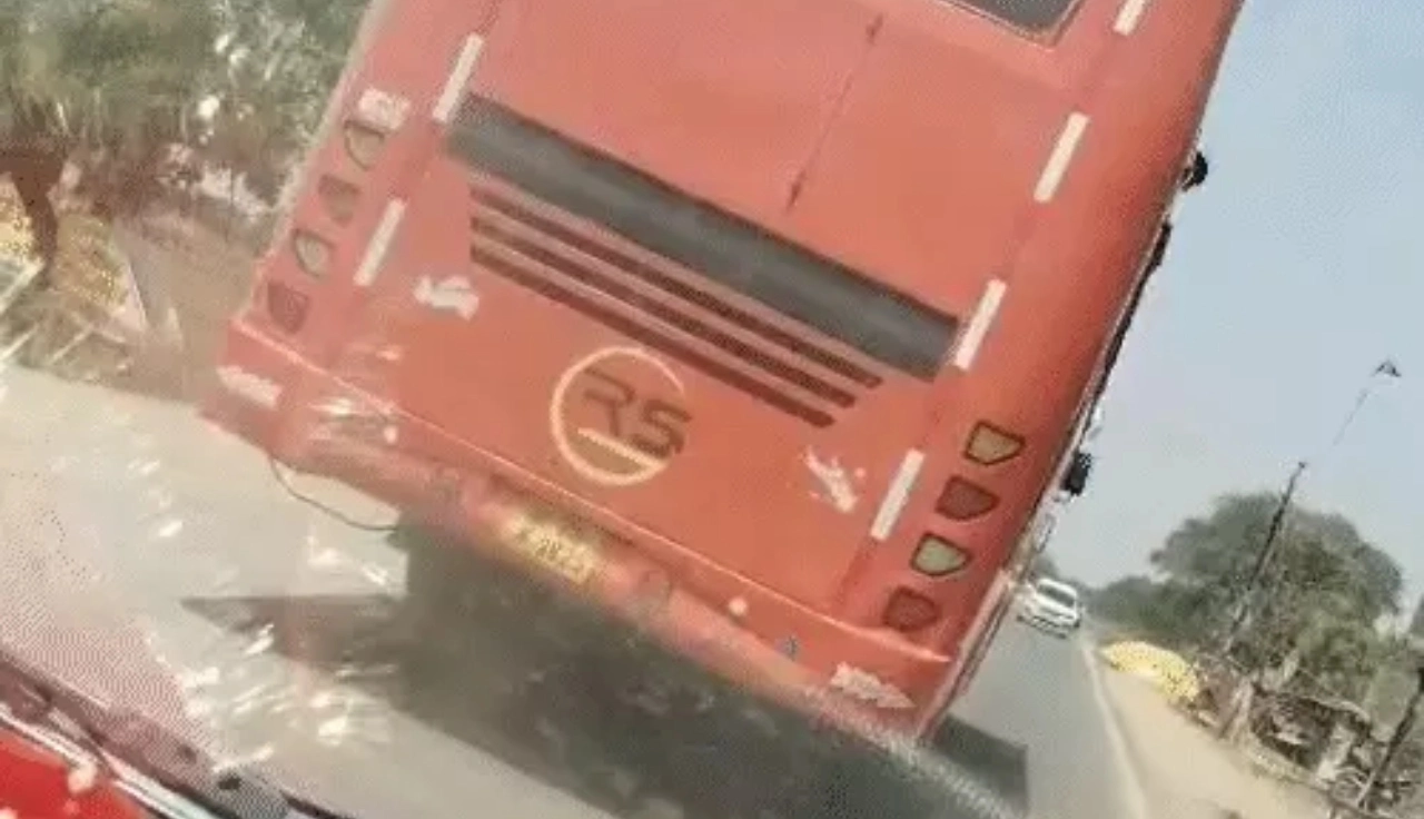 Bhind Hit and Run Case: बाइक को 5 KM तक घसीटती रही बस, 3 युवकों की मौके पर ही मौत