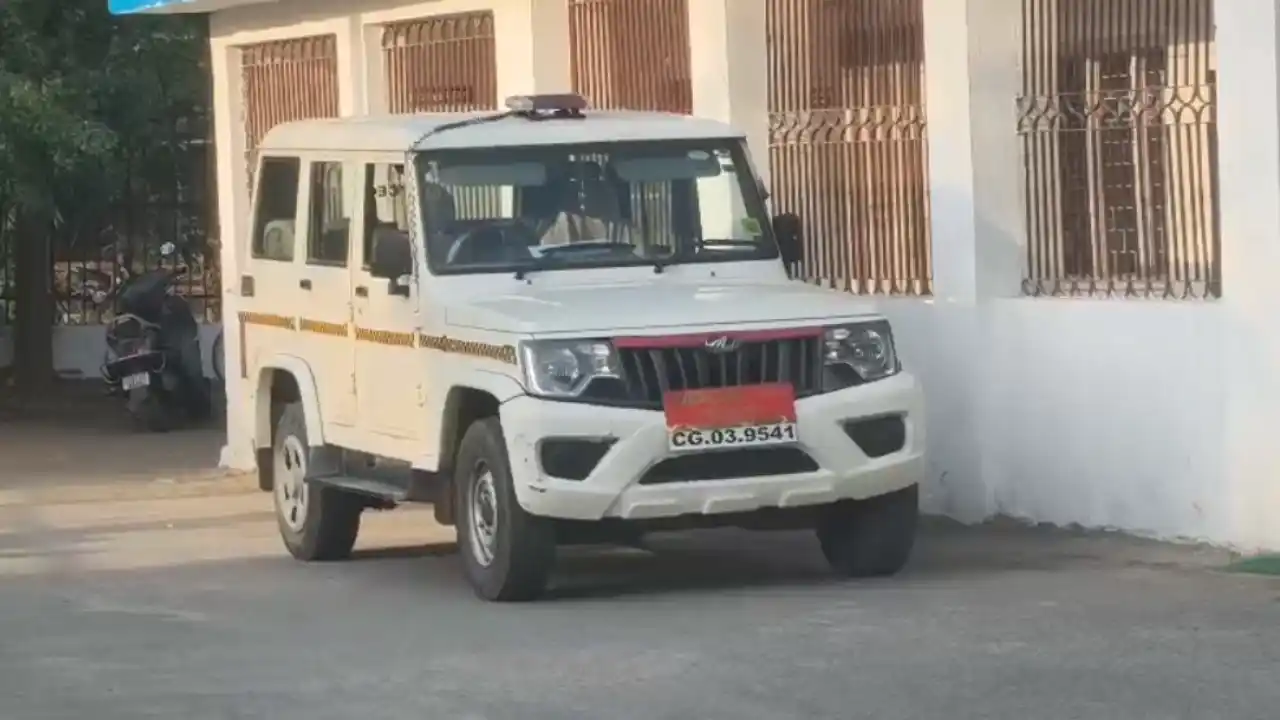 रेड के दौरान पुलिस की गाड़ी ही उड़ा ले गया चोर, फिर ऐसे हुआ हैरान करने वाला खुलासा